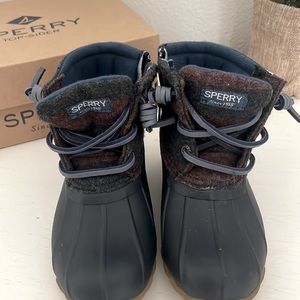 Sperry rain boots! Size 8 toddler, never worn!